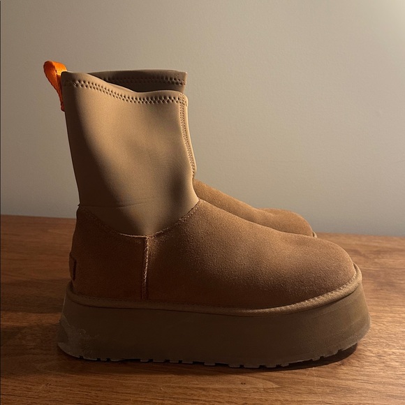 UGG Dipper Boots - Picture 2 of 7